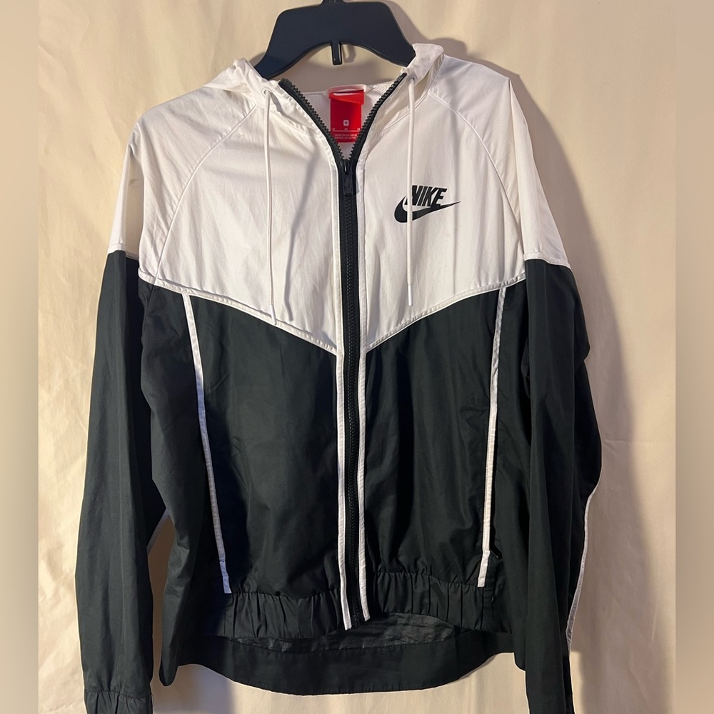 Black/white Nike windbreaker. Size Small